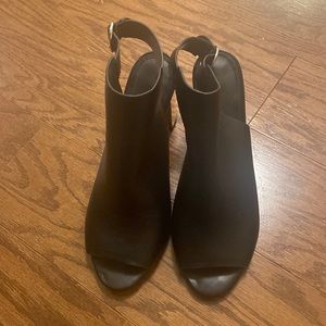 Banana Republic like new stack heels, Size 8 1/2